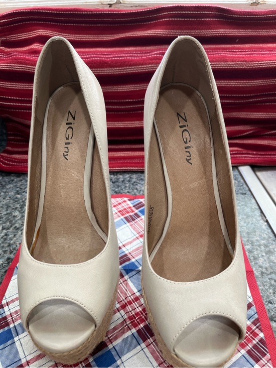 ZiGiny Shoes - Cream Peep-Toe Wedge Heels